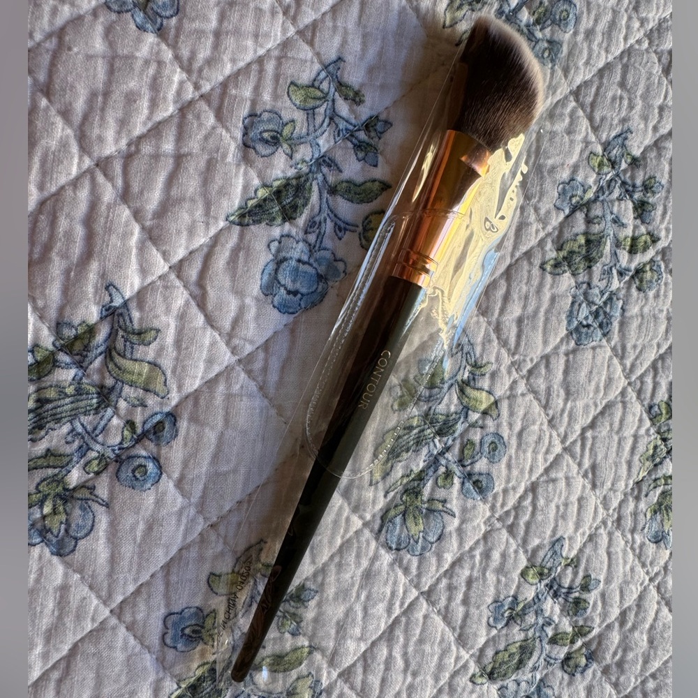 Shaina B. Miami Contour Brush